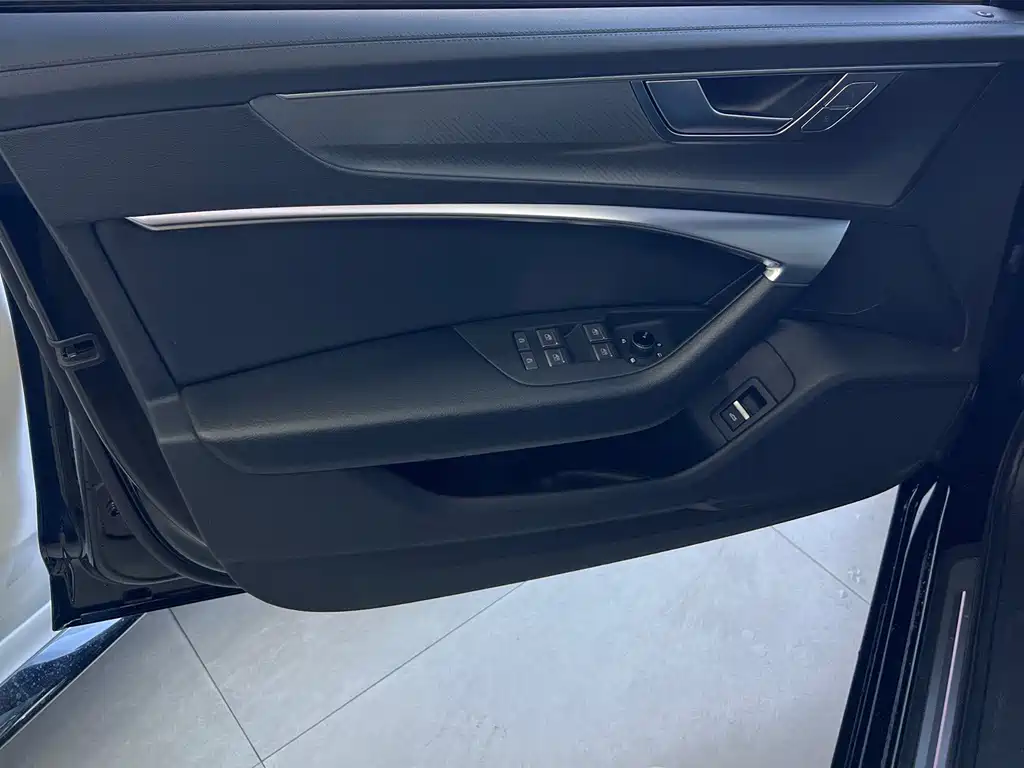 Audi A6L — миниатюра 9