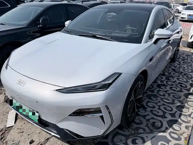 GEELY GALAXY GALAXY E8 2025