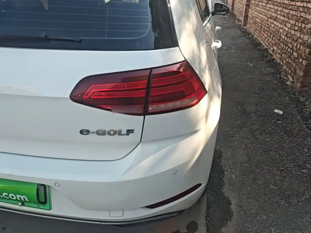 Volkswagen Golf EV — миниатюра 8