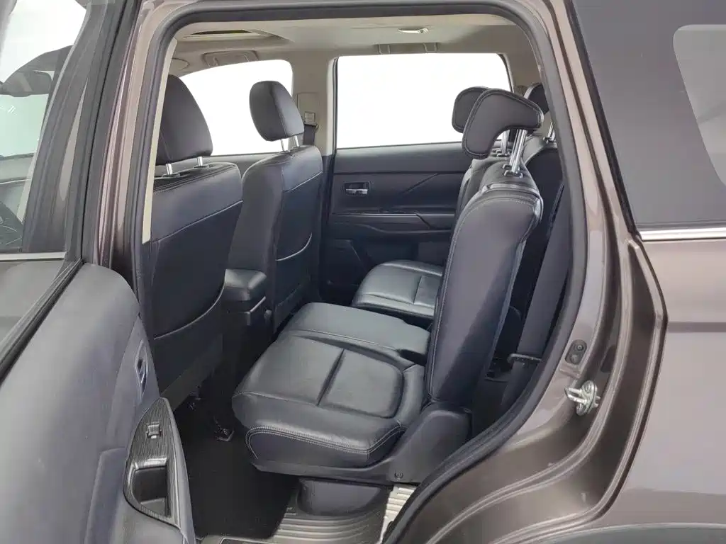 Mitsubishi Outlander — миниатюра 15