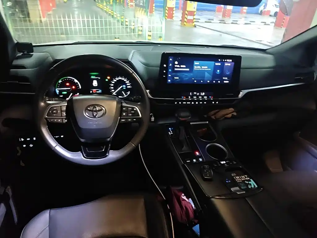 Toyota Sienna — миниатюра 10