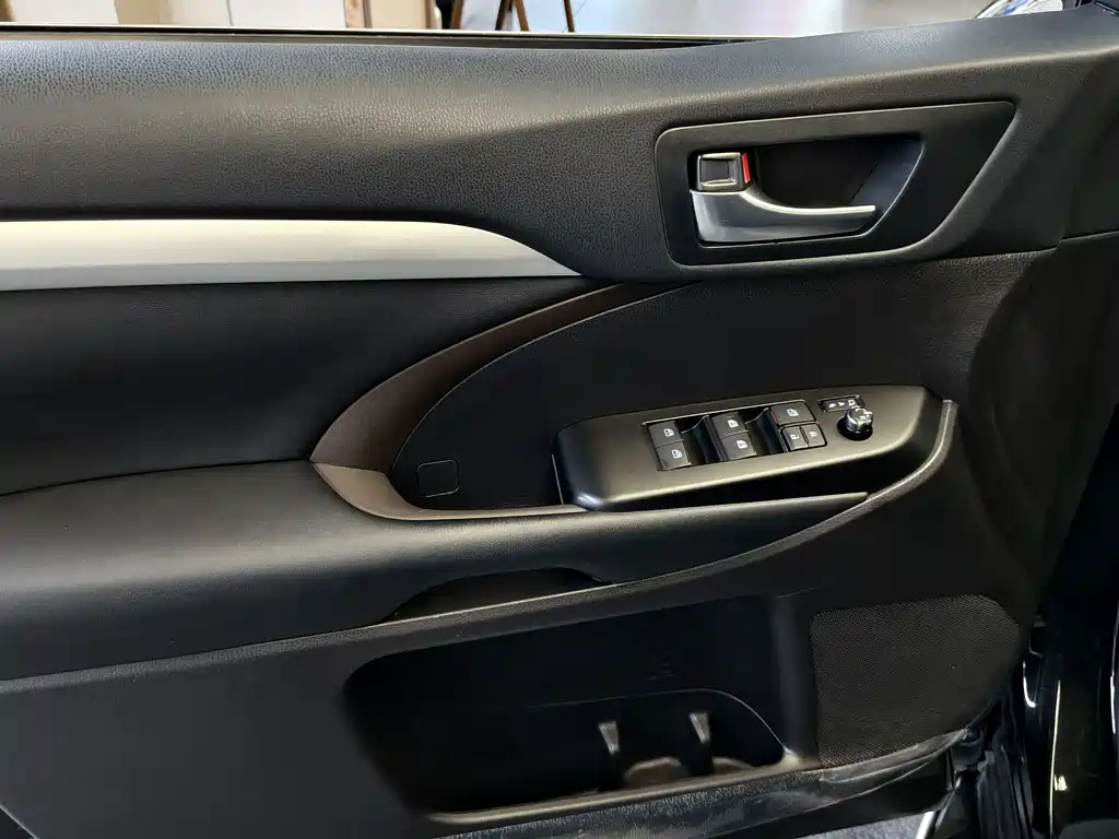 Toyota Highlander — миниатюра 6