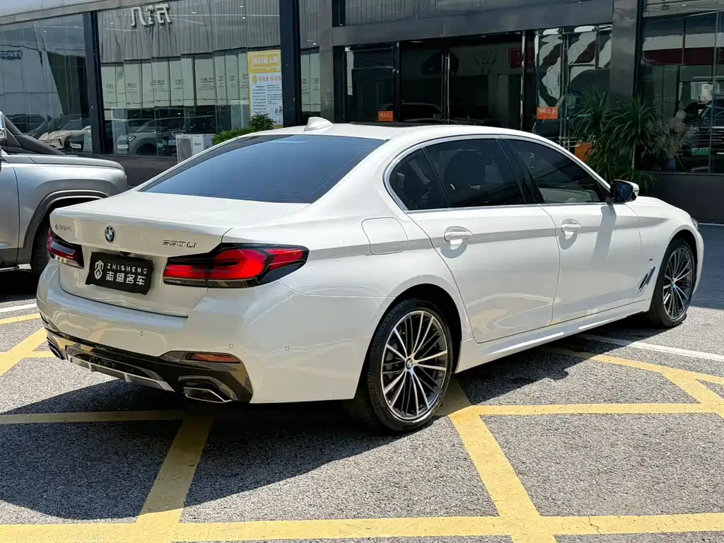 BMW 5 Series — миниатюра 5