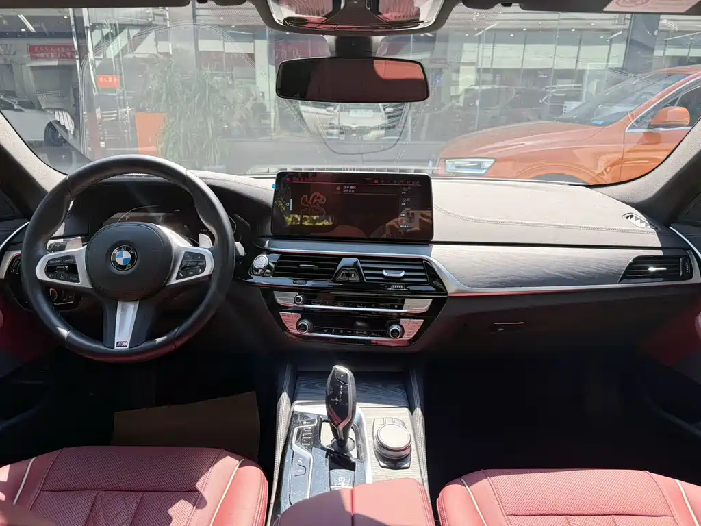 BMW 5 Series — миниатюра 13