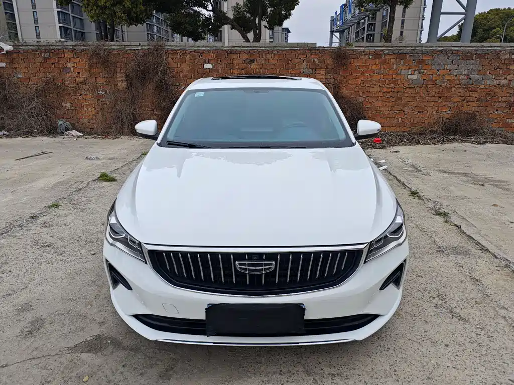 Geely Emgrand 2021