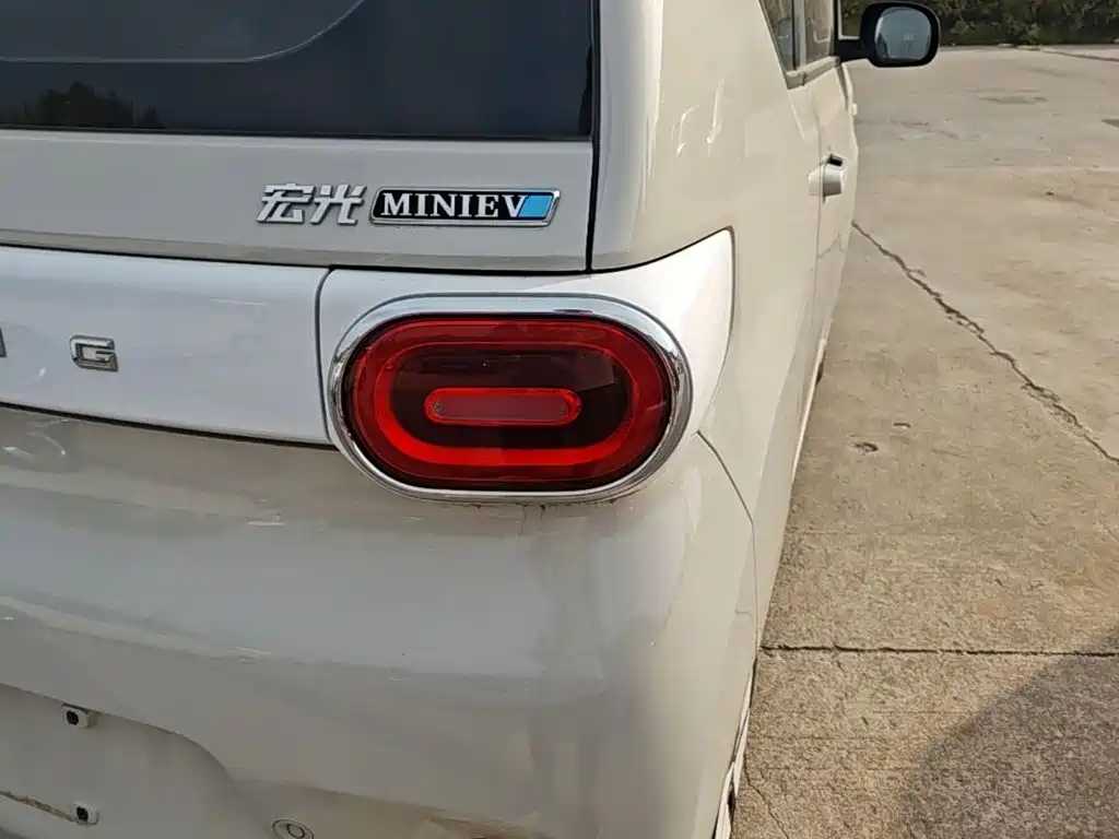 Wuling MINIEV — миниатюра 8