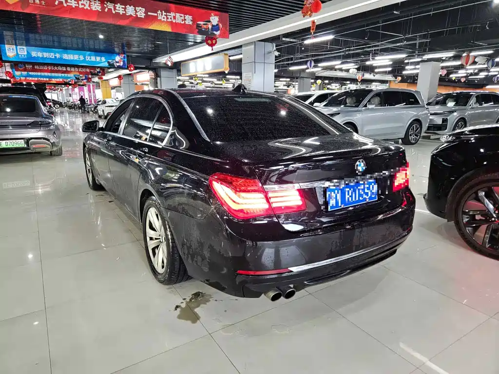 BMW 7 Series — миниатюра 9
