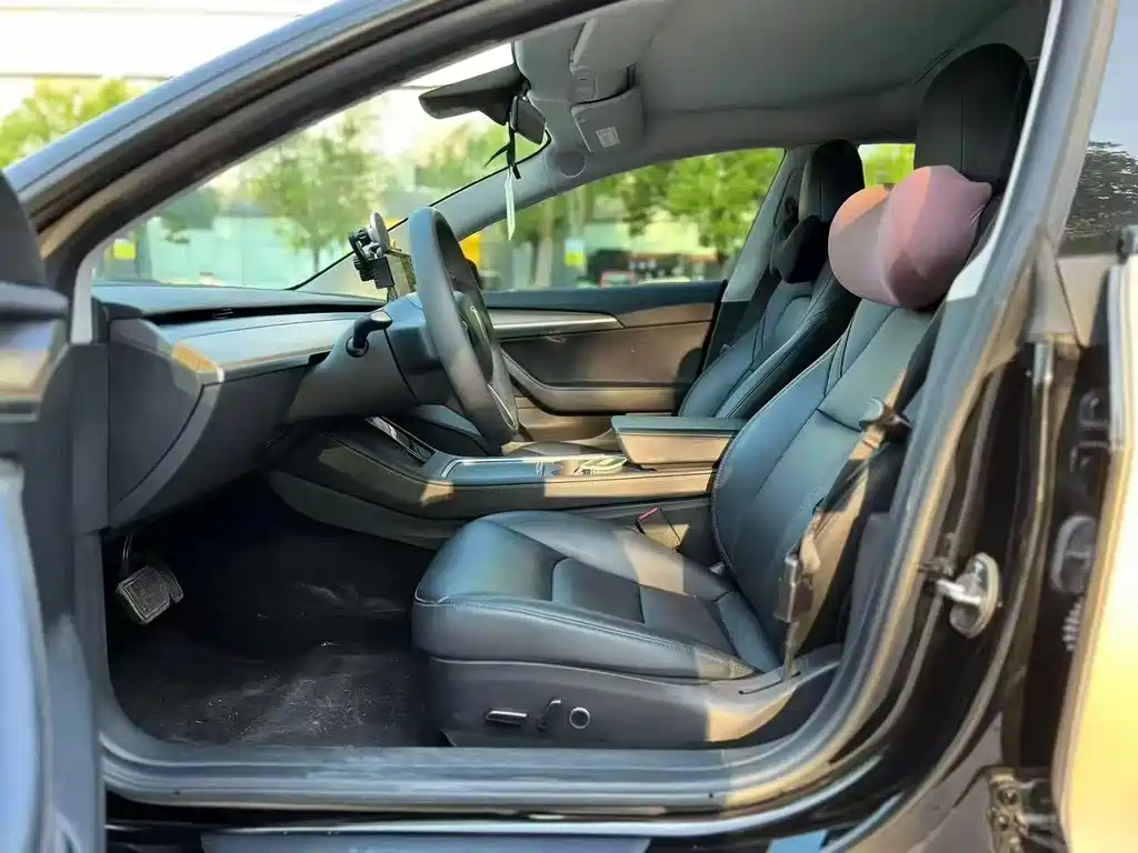 Tesla Model 3 — миниатюра 4