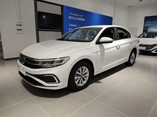 VOLKSWAGEN BORA 2023