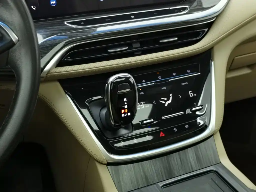 Buick GL8 — миниатюра 13