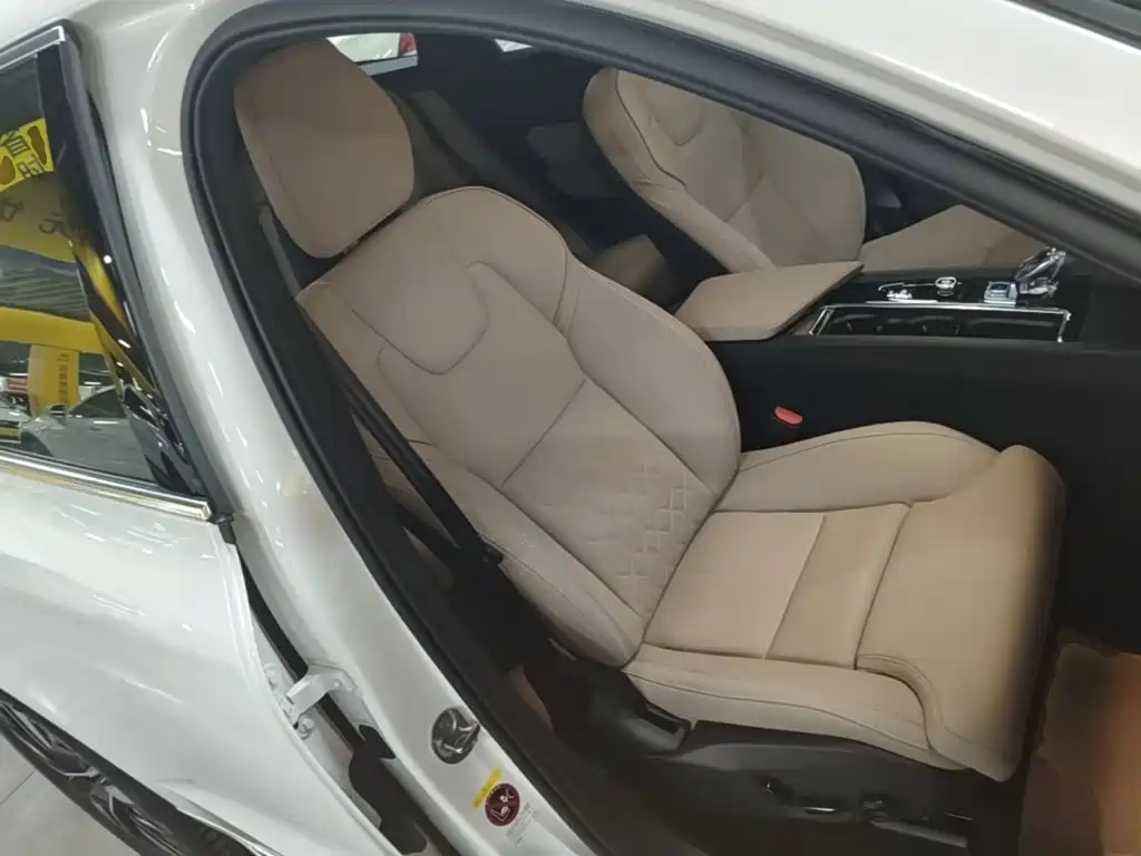Volvo XC60 — миниатюра 25