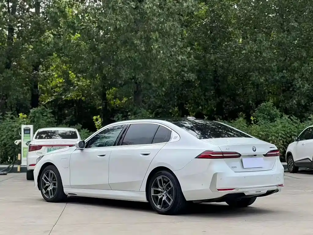 BMW i5 — миниатюра 9