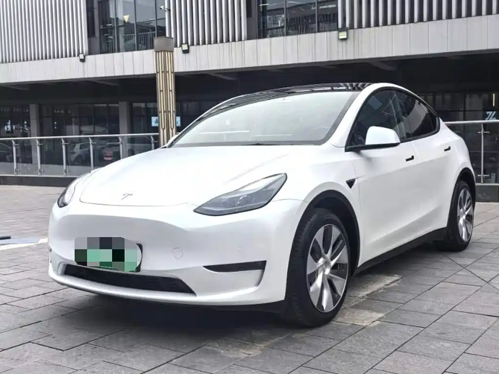 Tesla Model Y 2024
