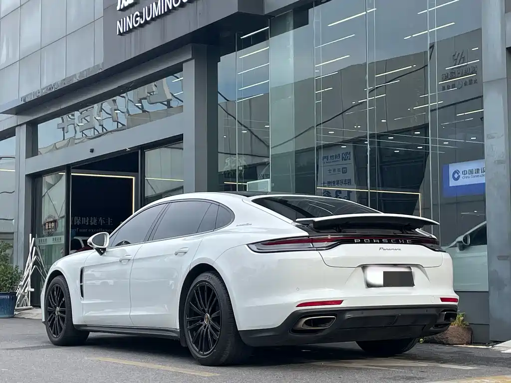 PORSCHE PANAMERA