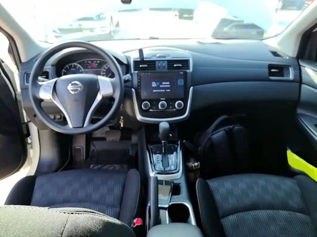 Nissan Tiida — миниатюра 10