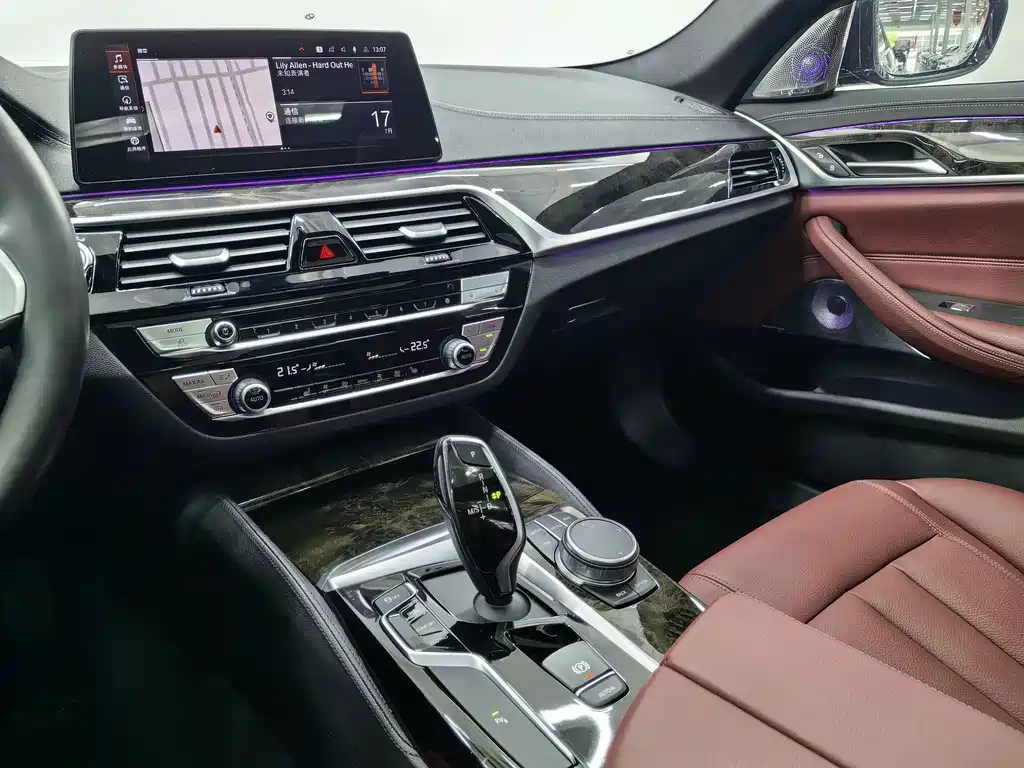 BMW 5 Series — миниатюра 17