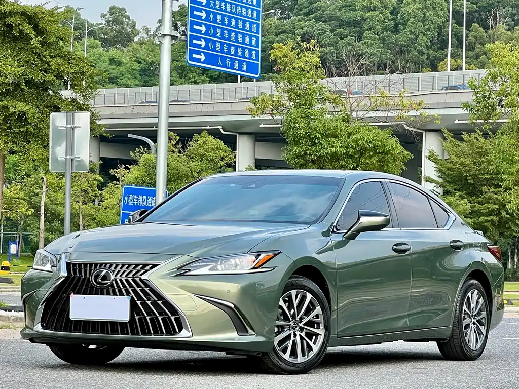LEXUS  ES