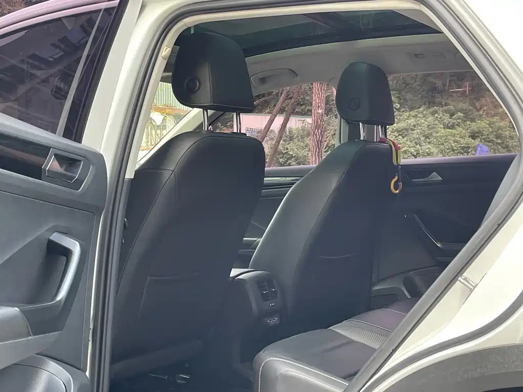 Volkswagen T-Roc — миниатюра 8