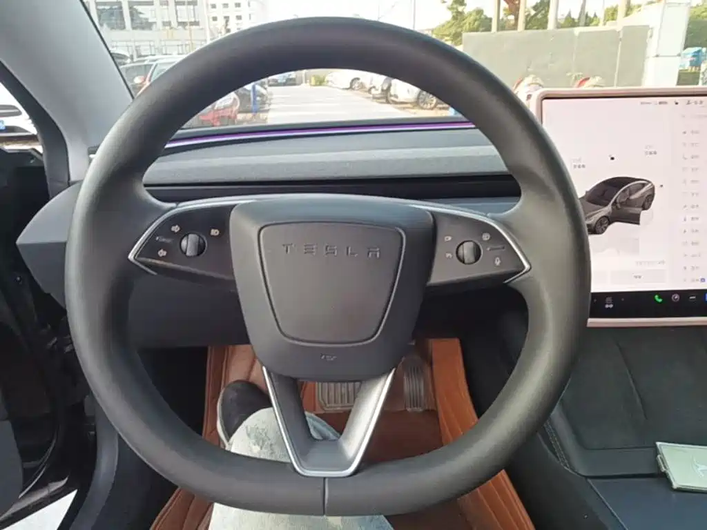 Tesla Model 3 — миниатюра 11