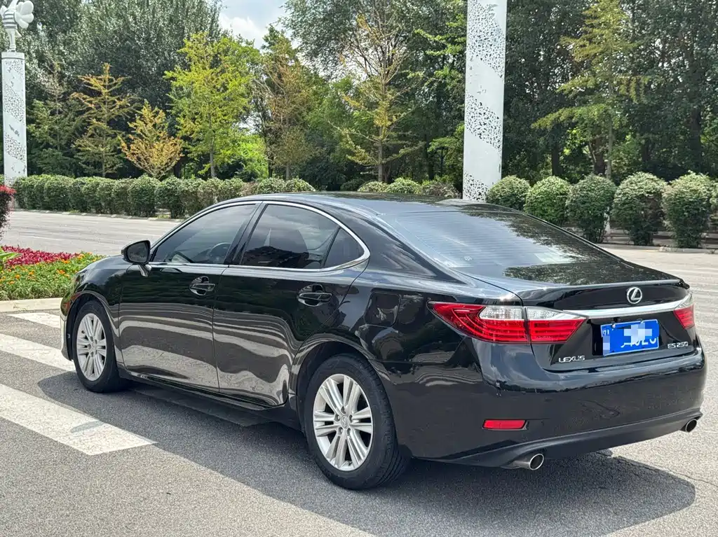 Lexus ES — миниатюра 9