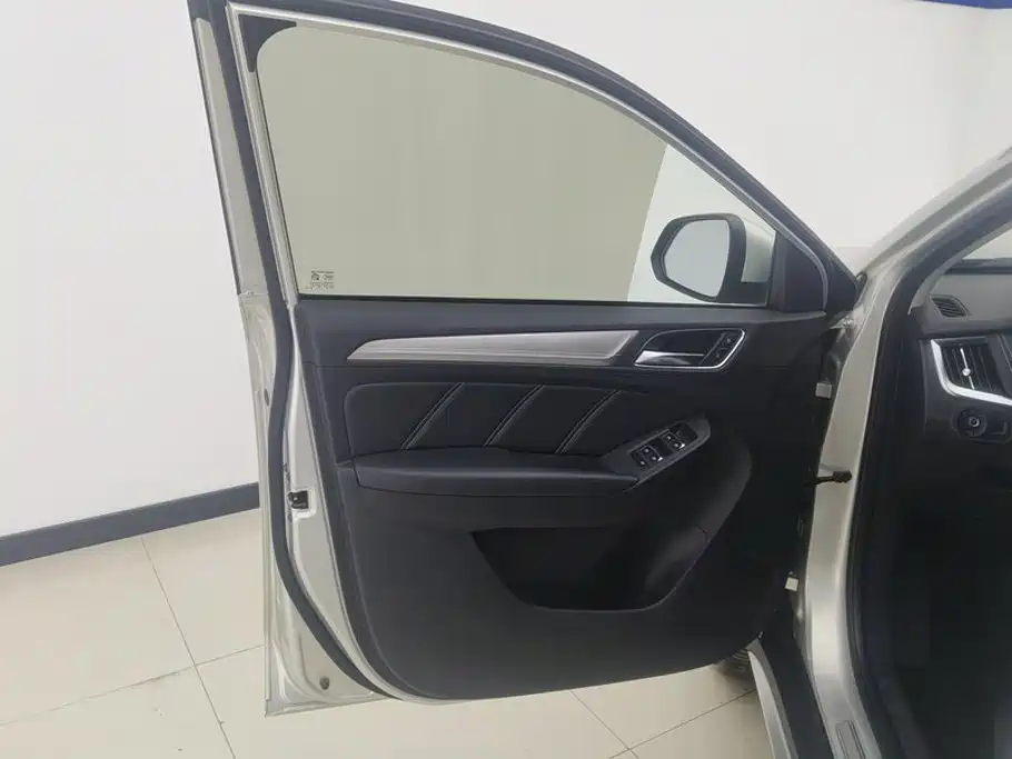 Roewe RX5 New Energy — миниатюра 7