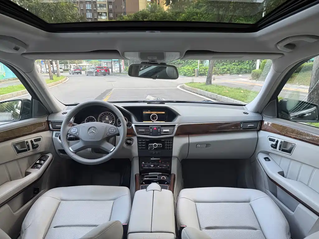 Mercedes-Benz E-Class — миниатюра 10