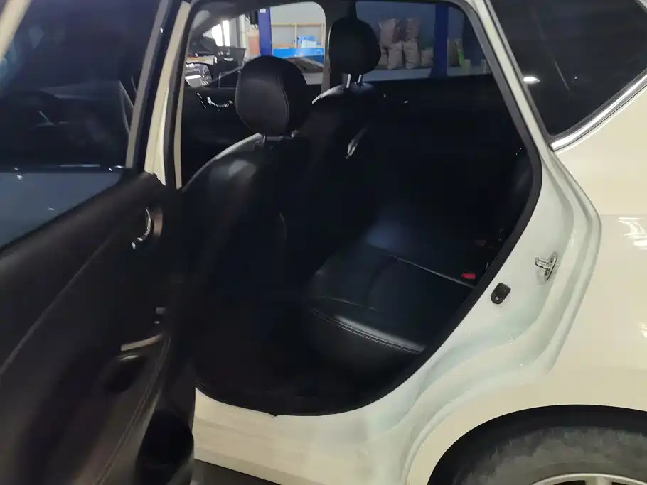 Nissan Tiida — миниатюра 11