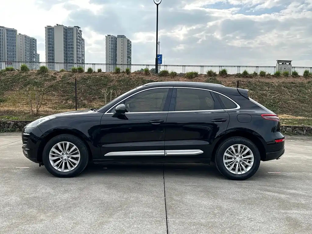 ZOTYE SR9