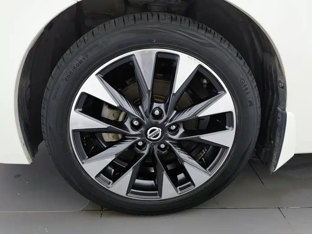 Nissan Bluebird — миниатюра 17