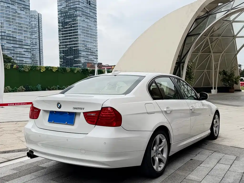 BMW 3 Series — миниатюра 13