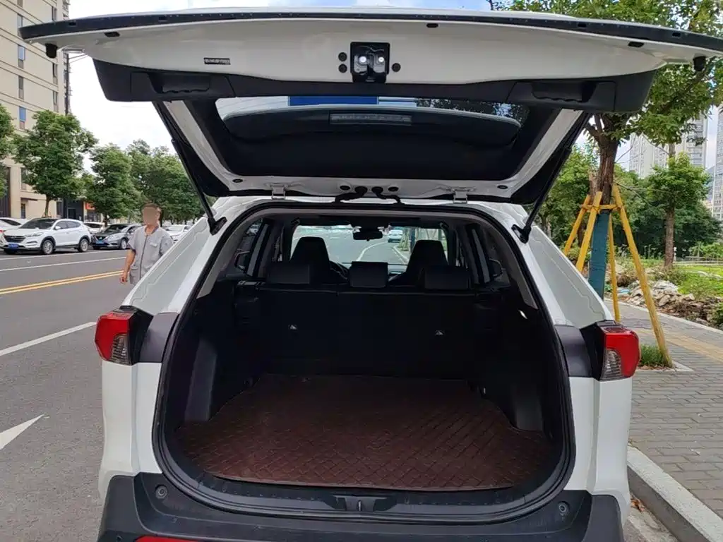 Toyota RAV4 — миниатюра 19