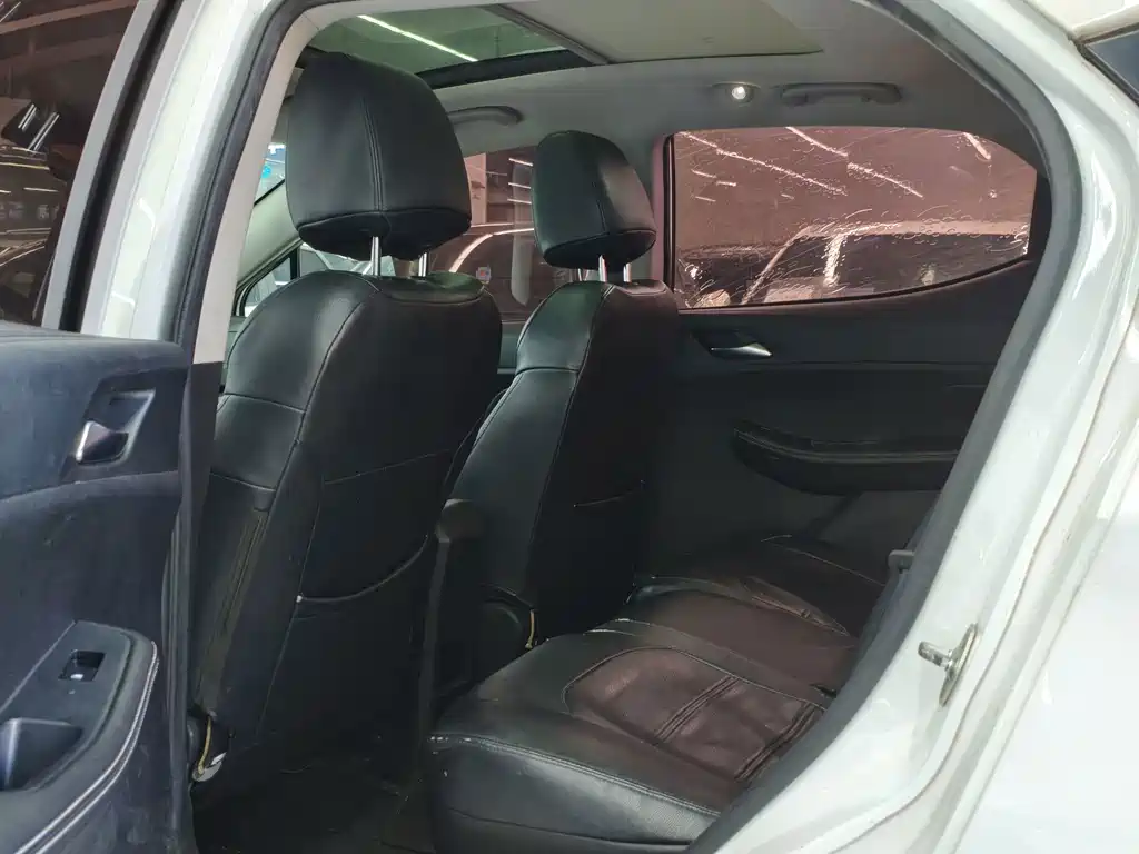 BYD Yuan EV — миниатюра 10