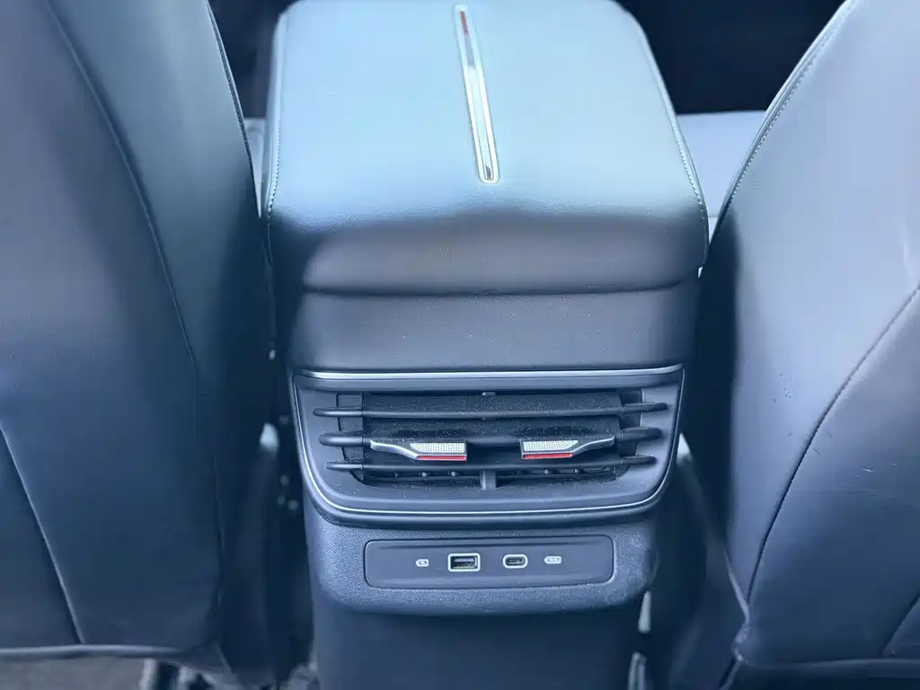 Hongqi Hongqi HS3 PHEV — миниатюра 9