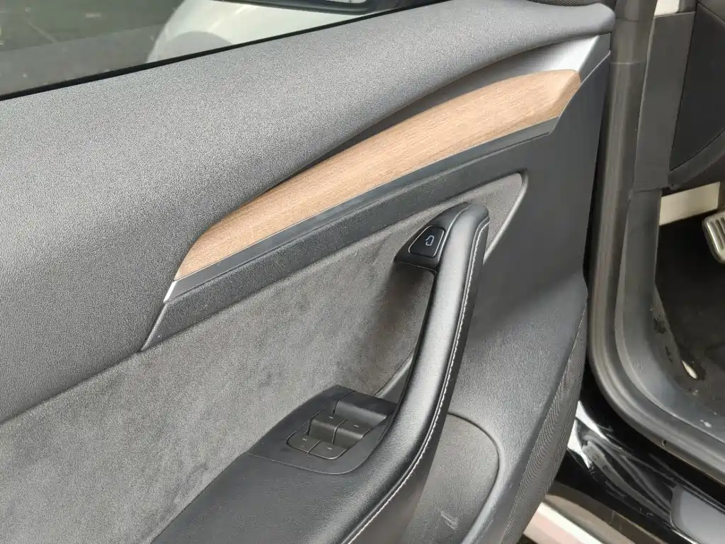 Tesla Model 3 — миниатюра 6