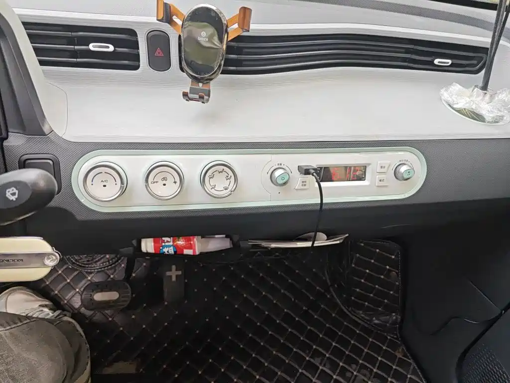 Wuling MINIEV — миниатюра 9
