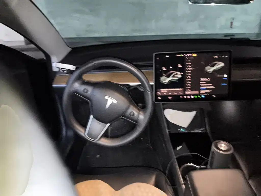 Tesla Model 3 — миниатюра 6