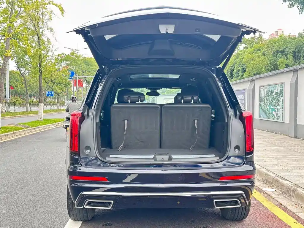 CADILLAC XT6