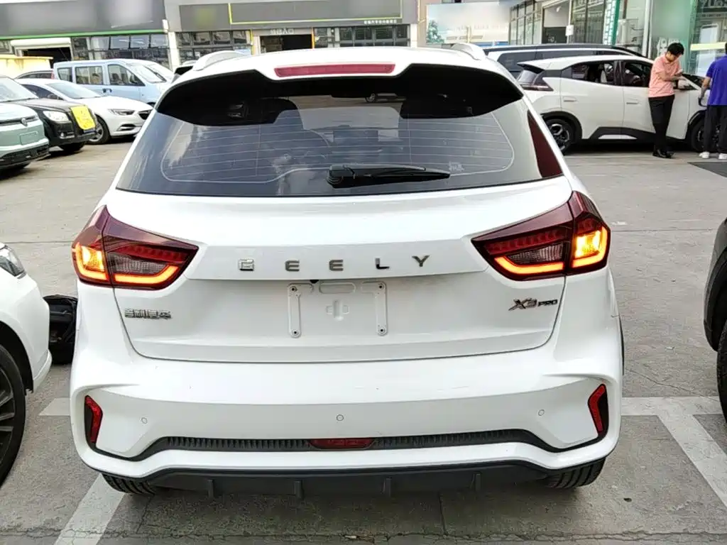 Geely Vision X3 — миниатюра 6