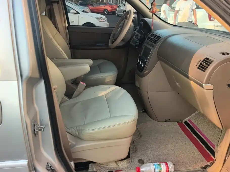 Buick GL8 — миниатюра 8
