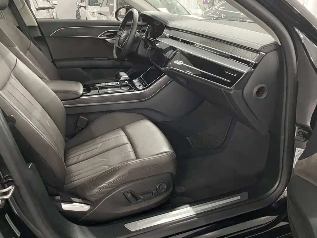 Audi A8 — миниатюра 6