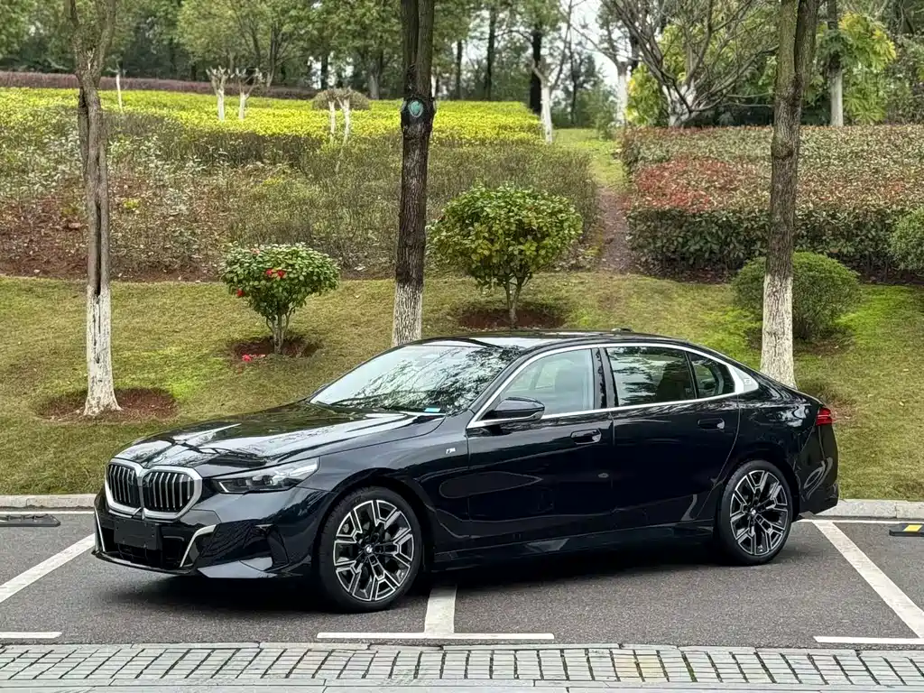 BMW 5 Series 2025