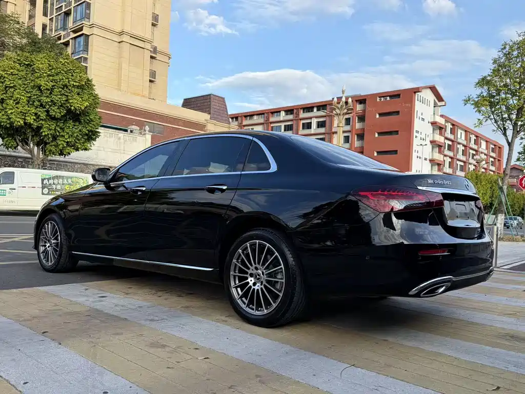 MERCEDES-BENZ E CLASS