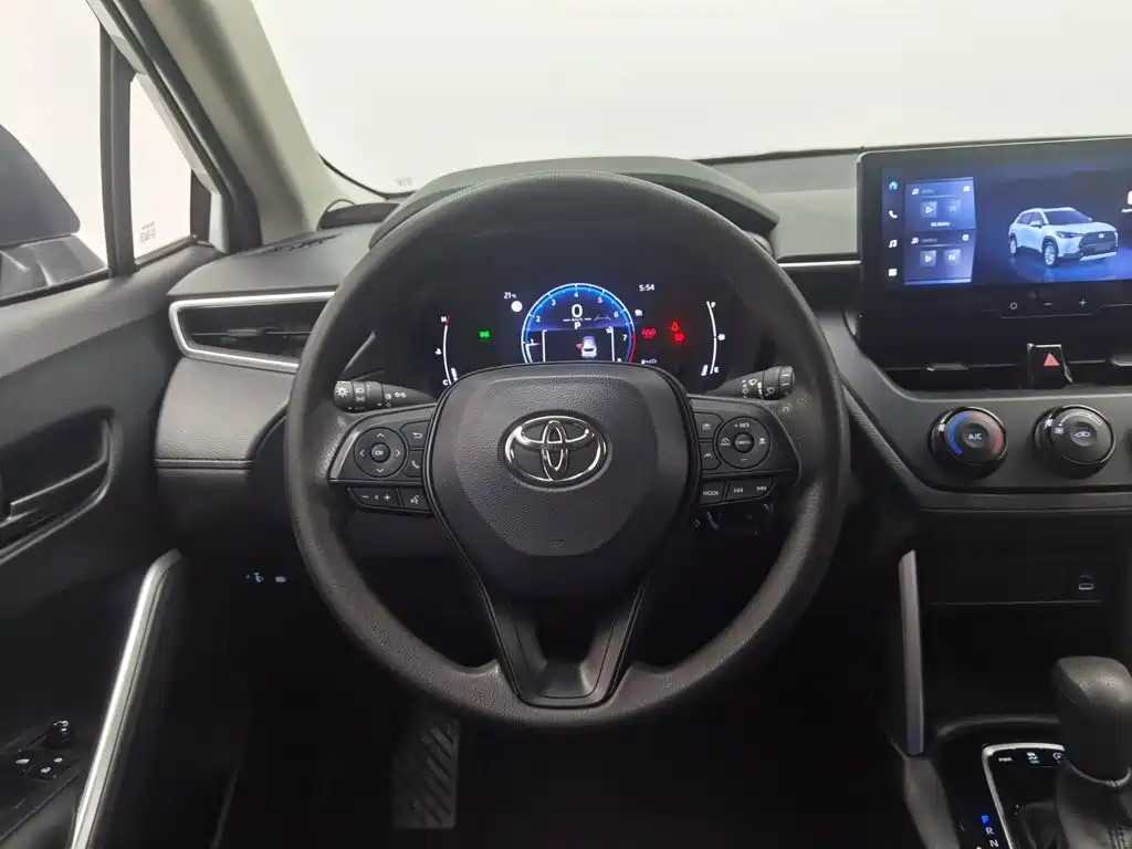 Toyota Corolla Cross — миниатюра 11