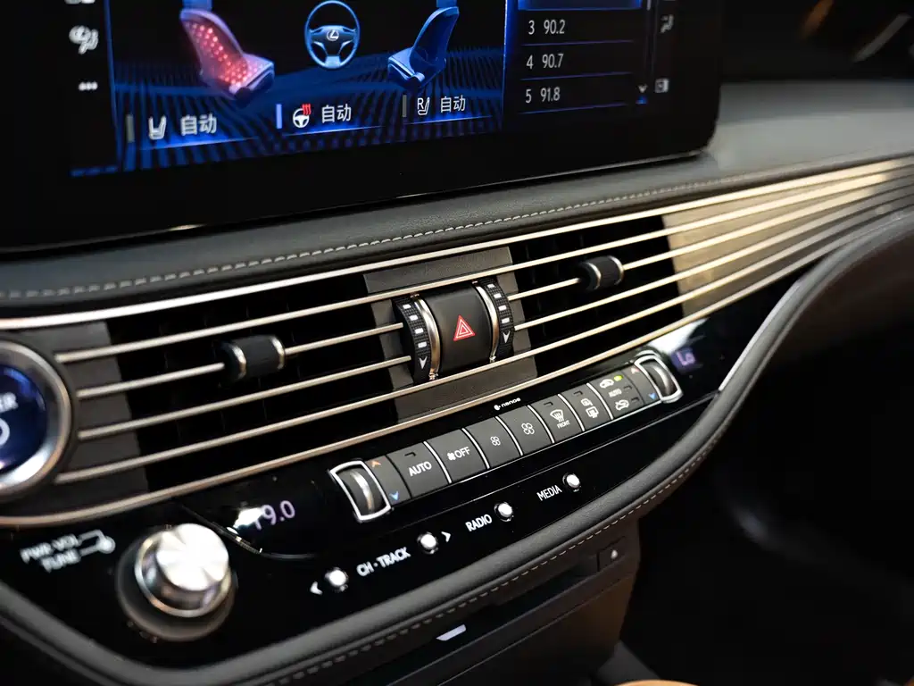 Lexus LS — миниатюра 17
