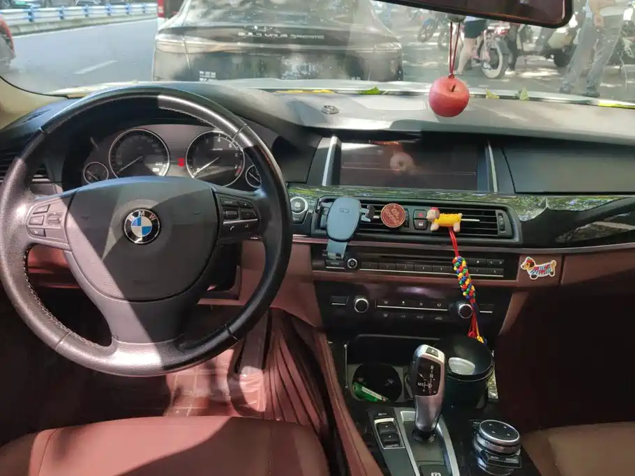 BMW 5 Series — миниатюра 12