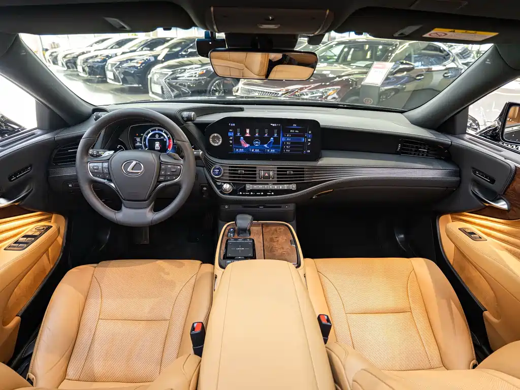 Lexus LS — миниатюра 13