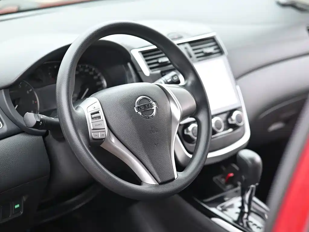 Nissan Tiida — миниатюра 7
