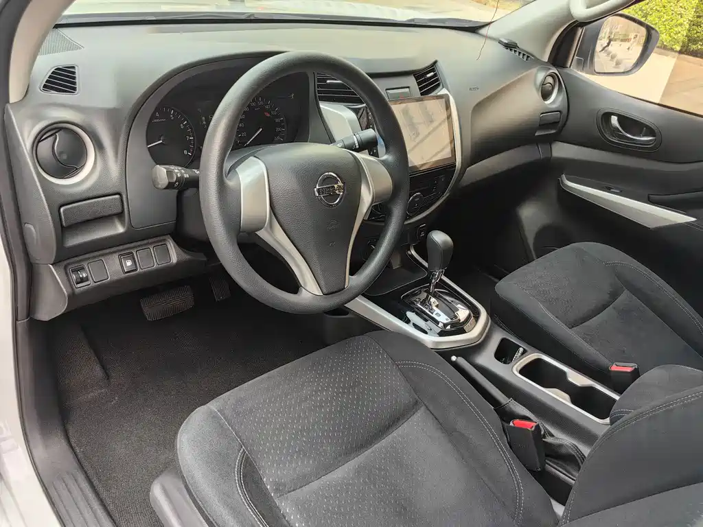 NISSAN NAVARRA