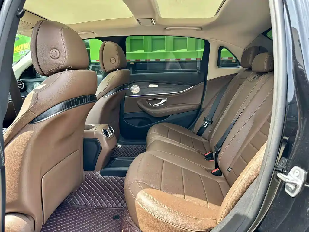 Mercedes-Benz E-Class — миниатюра 6