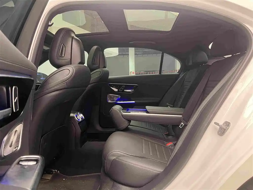 Mercedes-Benz C-Class — миниатюра 6